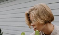 Featured image of post Simple Self‑Watering Setups from Recycled Materials for Busy Plant Parents