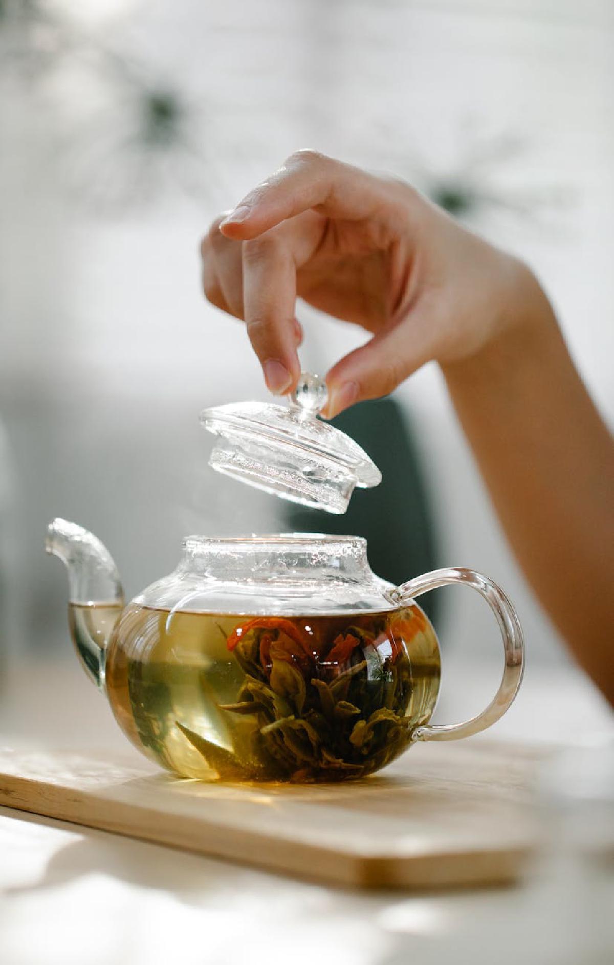 Featured image of post Using Herbs for Gentle Indoor Rituals and Self-Care